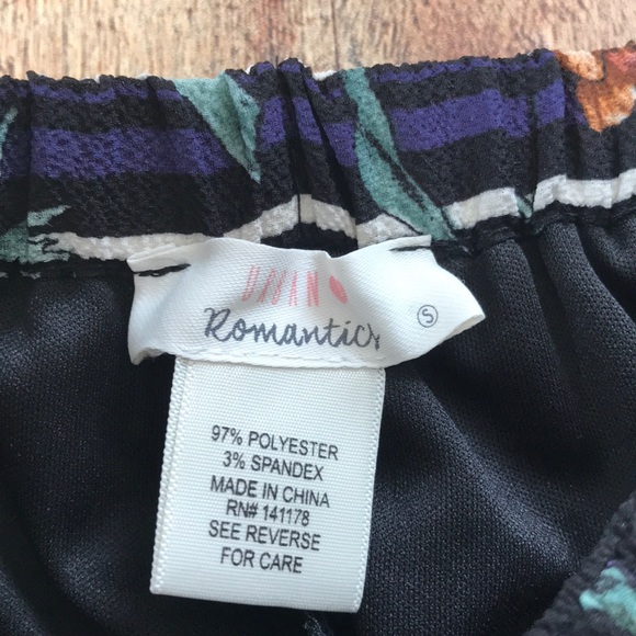 SOLD🎉Urban Romantics Floral Dress - Picture 4 of 7